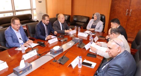 هيئة التنمية الصناعية تبحث سبل تعزيز الاستثمار الصناعي مع جمعية مستثمري العاشر من رمضان