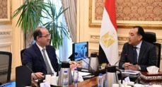في اجتماع برئاسة رئيس الوزراء: الحكومة تبدأ إجراءات التحول نحو السيارات الكهربائية