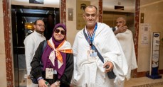 "الراجحي" تستقبل أولى رحلات الحج السياحى البرى في مكة بالورود والهدايا ومياه زمزم