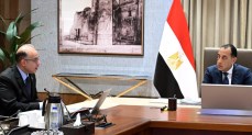رئيس الوزراء يستعرض مع وزير الاستثمار نظام المناطق الاستثمارية