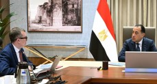 رئيس الوزراء يتابع مع وزير التخطيط الموقف التنفيذي لخطة العام المالي 2026/2025