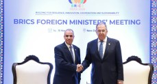 وزير الخارجية يلتقي نظيره الروسي على هامش اجتماع وزراء خارجية البريكس