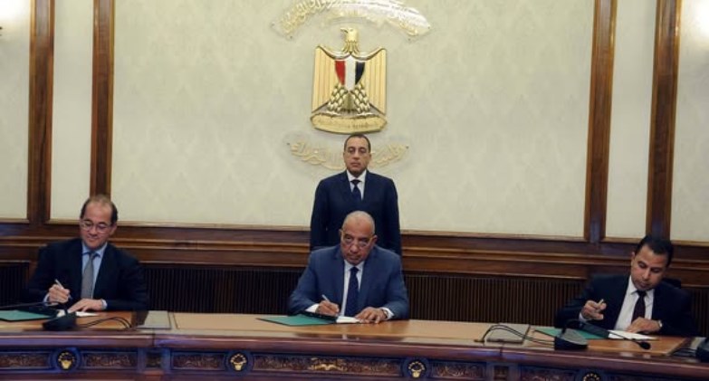 د توقيع "بروتوكول اتفاق" بين "تحيا مصر" القابضة للاستثمار والتنمية ووزارتي "الكهرباء" و"المالية"
