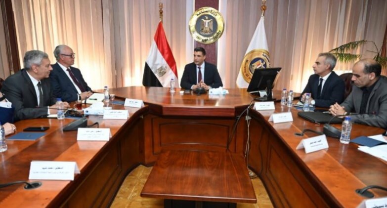 وزير الصناعة لقاءً موسعاً مع الدكتور جمال الليثي