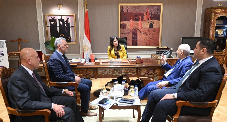 وزيرة الإسكان تبحث مع شركة «أميا باور» سبل التعاون في تنفيذ محطات تحلية مياه البحر