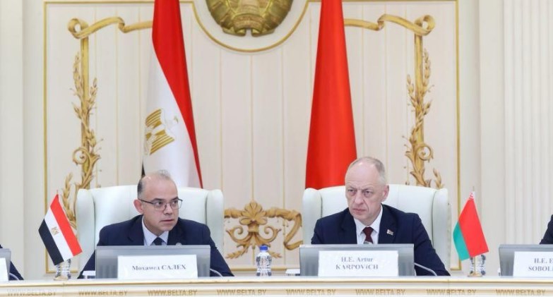 وزير الاستثمار والتجارة الخارجية يناقش مع وزير التجارة ومكافحة الاحتكار البيلاروسي