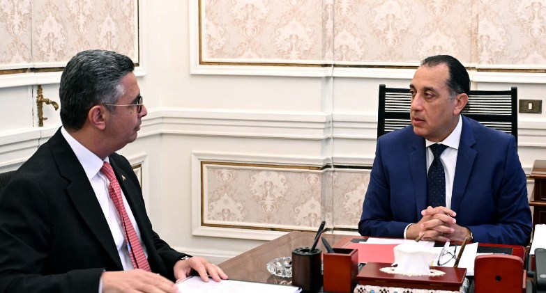 رئيس الوزراء يتابع مع وزير التموين إجراءات توفير مخزون مطمئن من السلع