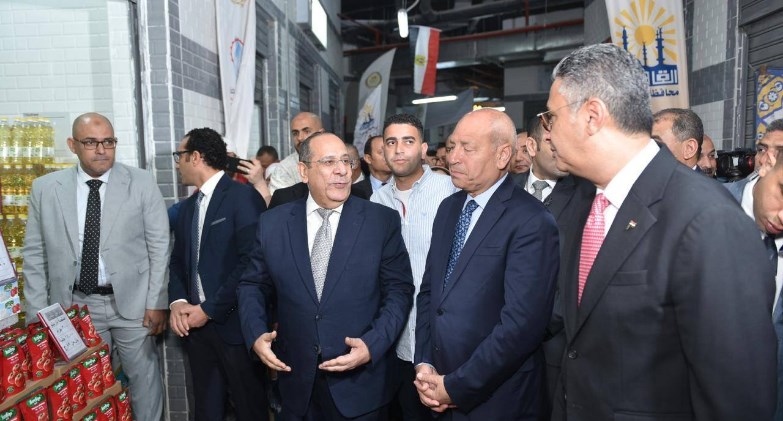 وزير التموين ومحافظ القاهرة يفتتحان معرض أهلاً بالعيد بالسوق الحضاري بحدائق القبة