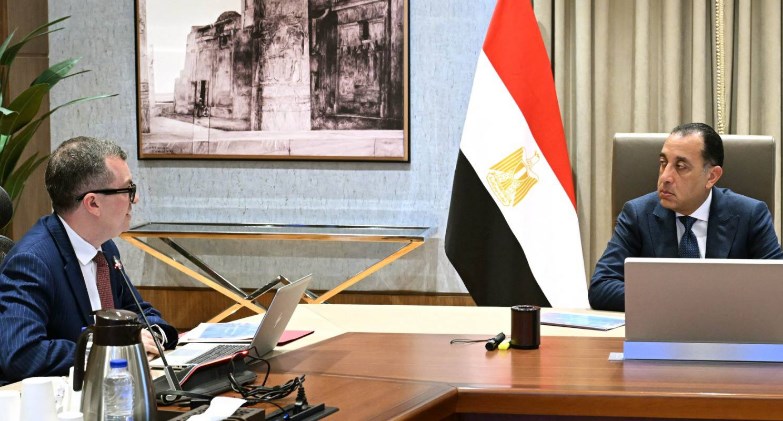 رئيس الوزراء يتابع مع وزير التخطيط الموقف التنفيذي لخطة العام المالي 2026/2025