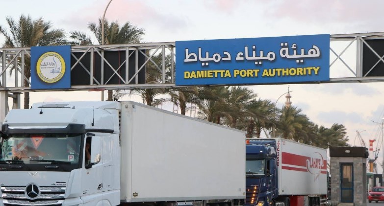 نشاط ملحوظ في حركة الترانزيت عبر خط “الرورو” بميناء دمياط يعزز تدفق البضائع إلى أسواق الخليج