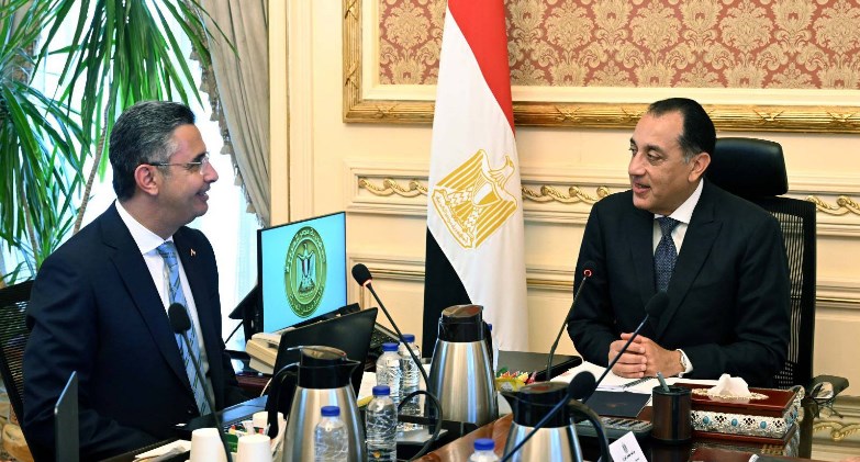 رئيس الوزراء يتابع مع وزير التموين استعدادات استقبال العيد الأضحى المبارك