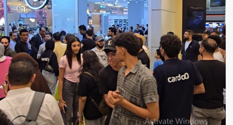 طوابير إطلاق آبل تتحول في القاهرة