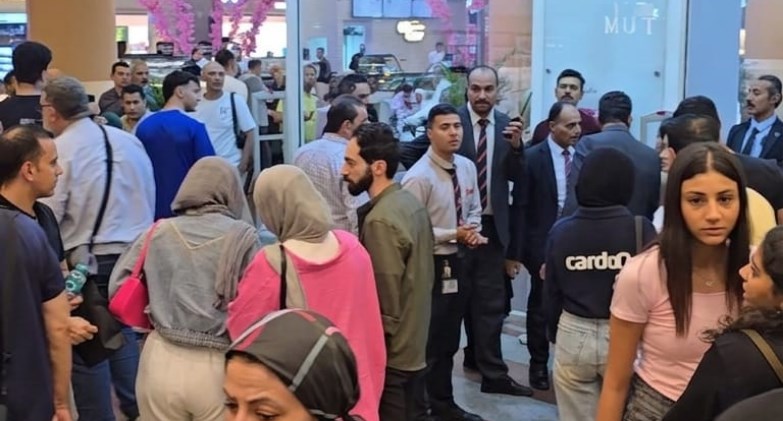 طوابير إطلاق آبل تتحول في القاهرة