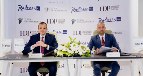 شركة التعمير والإسكان العقارية (HDP) بالشراكة مع طلوع للتطوير العقاري يوقعان شراكة استراتيجية مع مجموعة Radisson Blu لإقامة فندق خمس نجوم