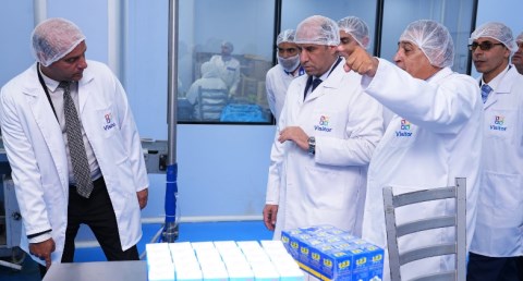 وزير العمل يتفقد "راميدا" للصناعات الدوائية بالجيزة