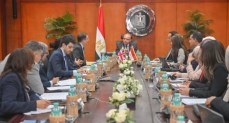 وزير الاستثمار يلتقي السفير البريطاني لتعزيز الشراكة الاقتصادية 