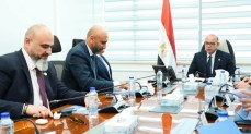 وزير الاستثمار والتجارة الخارجية يبحث مع قيادات دي بي ورلد فرص التوسع في مراكز التوزيع وتعزيز التكامل التجاري مع الأسواق الإفريقية