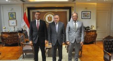 وزير التعليم العالي يبحث مع محافظ البحر الأحمر  التعاون في مشروعات التنمية والخدمات