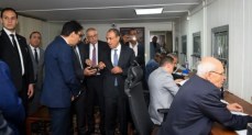 وزير الخارجية يتفقد سير العمل بمكتب تصديقات المريلاند