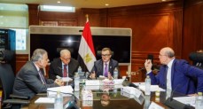 وزير التخطيط يترأس اجتماع لجنة الاستثمار ببنك الاستثمار القومي