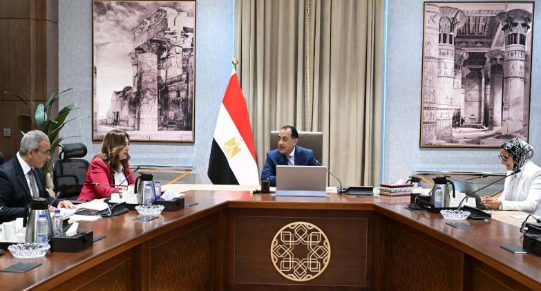 رئيس الوزراء يتابع موقف تنفيذ المشروعات الخدمية والتنموية بمحافظة الوادي الجديد
