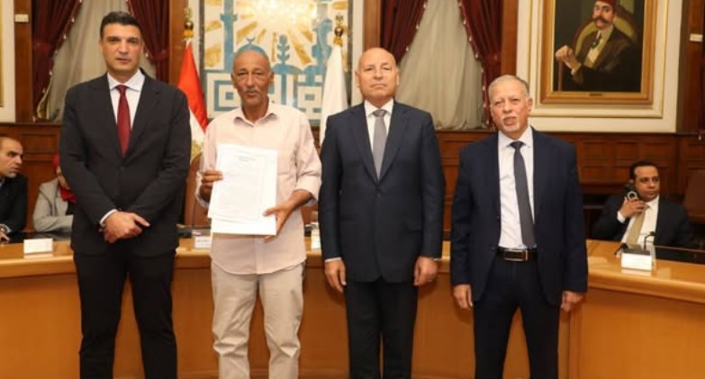 وزير الصناعة ومحافظ القاهرة 