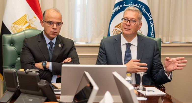 لجنة مشتركة بين "البترول " و"الاستثمار" لتعزيز فرص تمويل مشروعات قطاع البترول