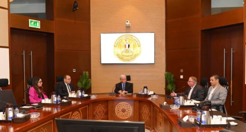 اجتماع تطوير صناعة الغزل والنسيج