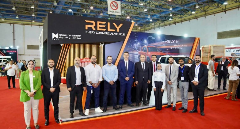 نور الدين الشريف تشارك بسيارة RELY R8 بمعرض الأهرام للنقل