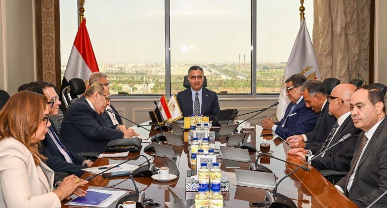 الدكتور شريف فاروق وزير التموين والتجارة الداخلية يبحث مع شركة إي فاينانس (E-Finance) التعاون في تنفيذ مشروع “كاري أون (CARRY ON)