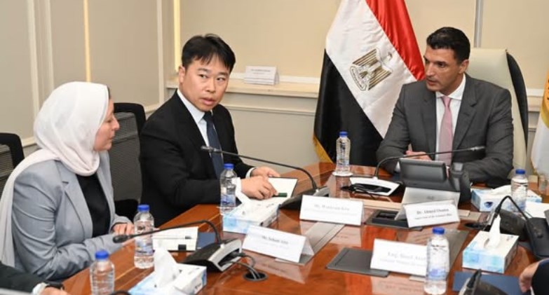 اجتماع وزير الصناعة مع وفد شركة سامسونج إلكترونيكس