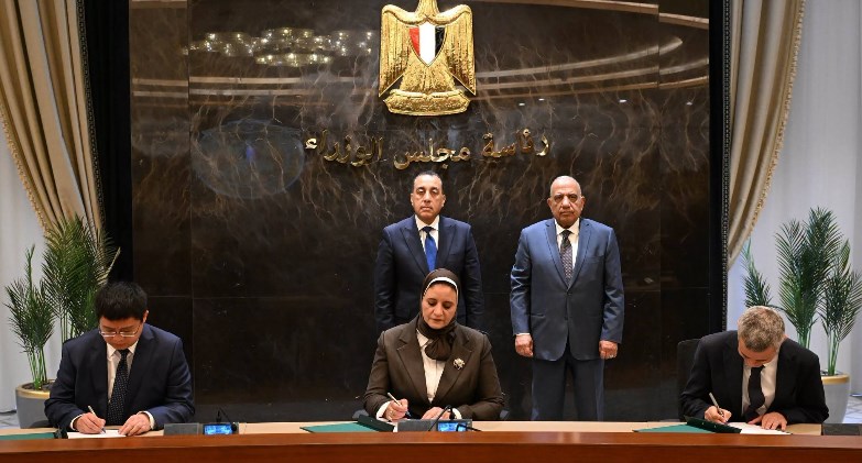 رئيس الوزراء يشهد مراسم توقيع مذكرة تفاهم لإنشاء أول مصنع لتوربينات الرياح