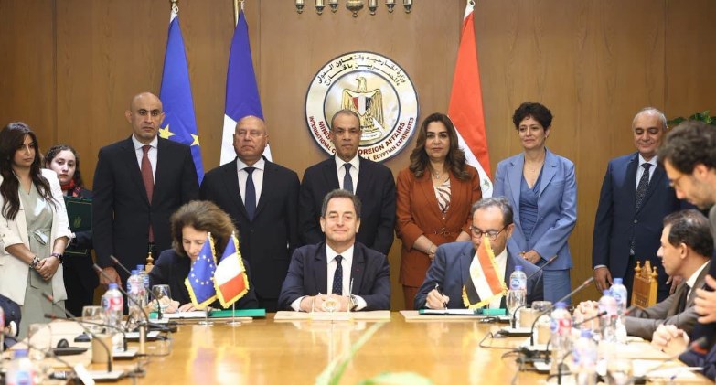 وزيرة التنمية المحلية والبيئة تشهد توقيع اتفاق تمويل مشروع الصناعة الخضراء المستدامة بقيمة 45 مليون يورو 