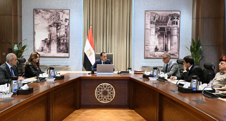 رئيس الوزراء يستعرض موقف تنفيذ عدد من مشروعات الخطة الاستثمارية لمحافظة الجيزة