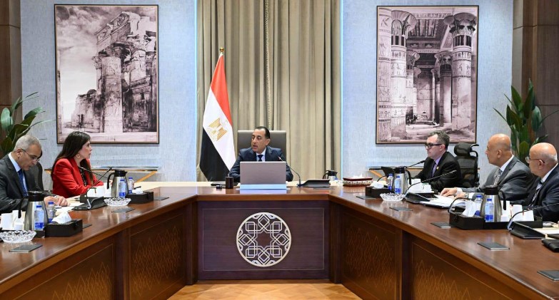 رئيس الوزراء يتابع جهود تنفيذ الخطة الاستراتيجية لتحلية مياه البحر