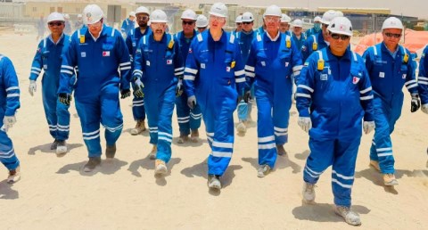 وزير البترول والثروة المعدنية يتفقد موقع عمل بتروجت بحقول النفط في الإمارات