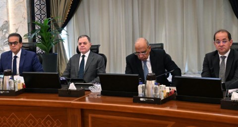 وزير الكهرباء والطاقة المتجددة يستعرض القدرات الحالية والمُخططة من الطاقات المتجددة