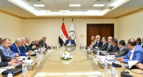 وزير الدولة للإنتاج الحربي يتابع مؤشرات الأداء بالجهات التابعة.. 