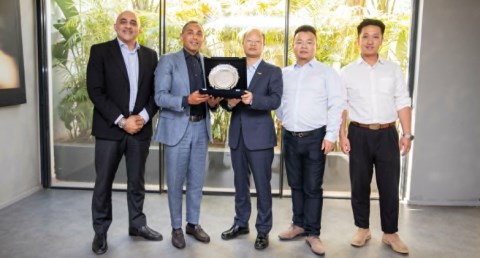 أبوغالي موتورز وجيلي العالمية تبحثان تصنيع سيارات «Geely NEV»