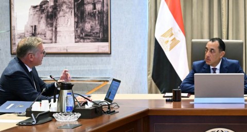 رئيس الوزراء يتابع مع وزير البترول عدداً من ملفات العمل