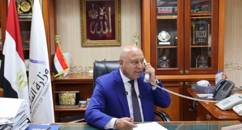 وزير النقل يجري اتصالًا هاتفيًا بالمواطنة ليلى حسن المقيمة بأسوان