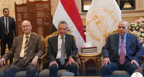 وزير شئون المجالس النيابية يُهنئ رئيس محكمة النقض ورئيس مجلس القضاء الأعلى بمناسبة توليه مهام منصبه
