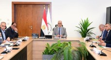  وزير الري يتابع الدراسة الخاصة بمنظومة التحكم في ورد النيل والمخلفات العائمة