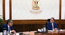 رئيس الوزراء يستعرض مع وزير الدولة للإعلام آليات تنفيذ تكليفات فخامة الرئيس