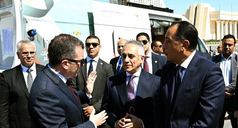رئيس الوزراء: تسليم 50 مركزًا تكنولوجيًا متنقلًا لوزارة العدل لتطوير خدمات الشهر العقاري والتوثيق