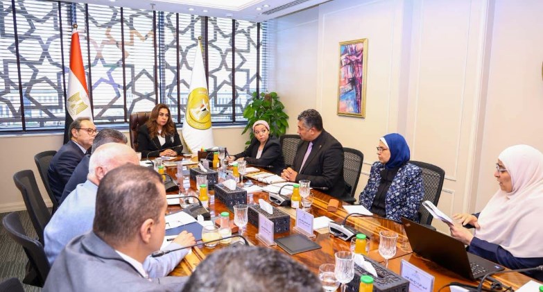 وزيرة التنمية المحلية والبيئة تناقش الخطة الاستثمارية لجهاز شئون البيئة للعام المالي الجديد