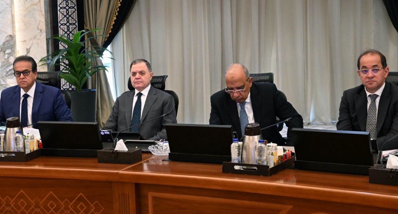 وزير الكهرباء والطاقة المتجددة يستعرض القدرات الحالية والمُخططة من الطاقات المتجددة