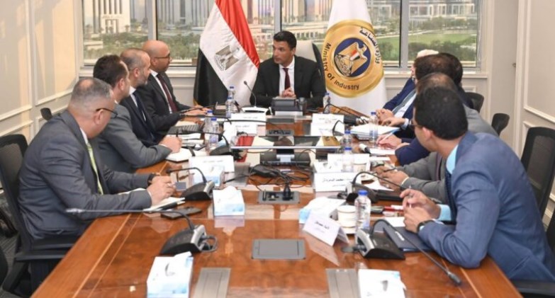 وزير الصناعة يبحث خطط “ABB” التوسعية بالسوق المصرية