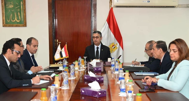  وزير التموين : استكمال صرف باقي مستحقات مزارعي قصب السكر خلال الأسبوع المقبل