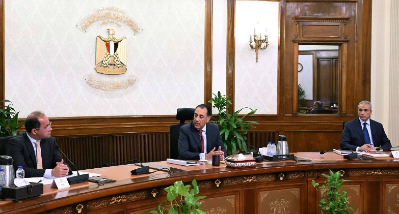 رئيس الوزراء يتابع مستجدات الموقف التنفيذي لمشروعات الطاقة الجديدة والمتجددة